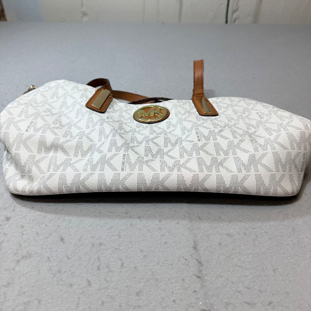 Michael Kors MK Signature Satchel – White/Vanilla‎ Logo, Top-Handle Tote Purse - Picture 3 of 13